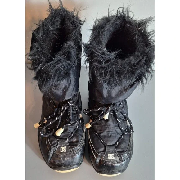 DC Womens Lodge Boots Snow Waterproof Faux Fur Black White US Size 8 (EUR 39) - Picture 4 of 7